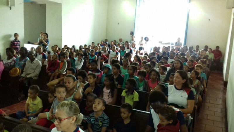 Missa em homenagem à Nossa Senhora Auxiliadora com a participação das Irmãs Salesianas, Educandos, E
