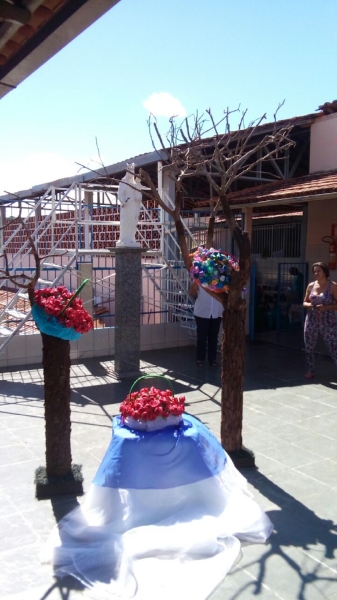 Preparação do Pátio para a Coroação de Nossa Senhora Auxiliadora