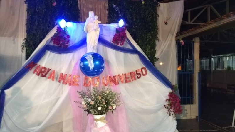 Maravilhoso altar preparado pelos Educadores para a coroação de Nossa Senhora Auxiliadora